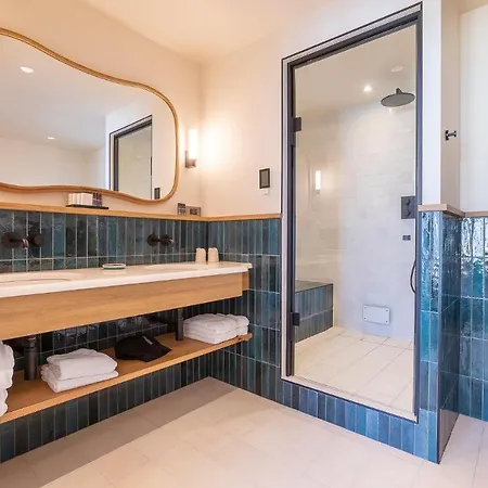 호텔 Le Cafe De Paris 4*