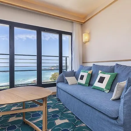 Le Cafe De Paris 호텔 4*