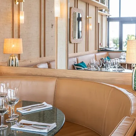Le Cafe De Paris Hotel 4*