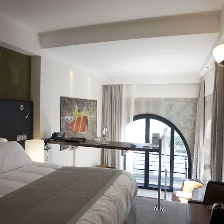 Le Cafe De Paris 비아히쯔