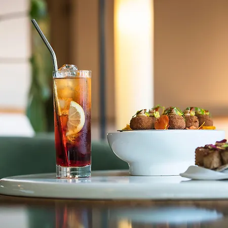 Le Cafe De Paris 호텔 4*