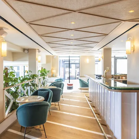 Le Cafe De Paris 호텔 4*