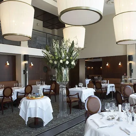 Le Cafe De Paris 4*