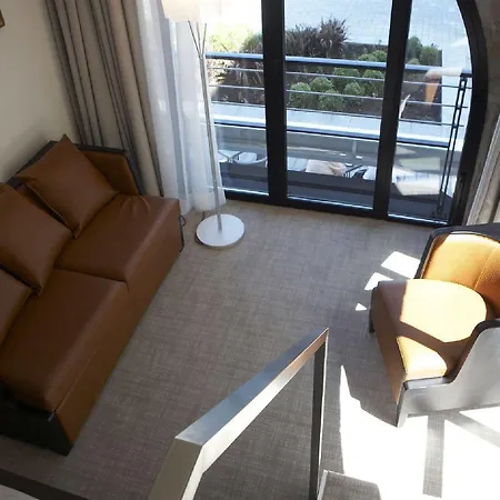 Hotel Le Cafe De Paris 4*