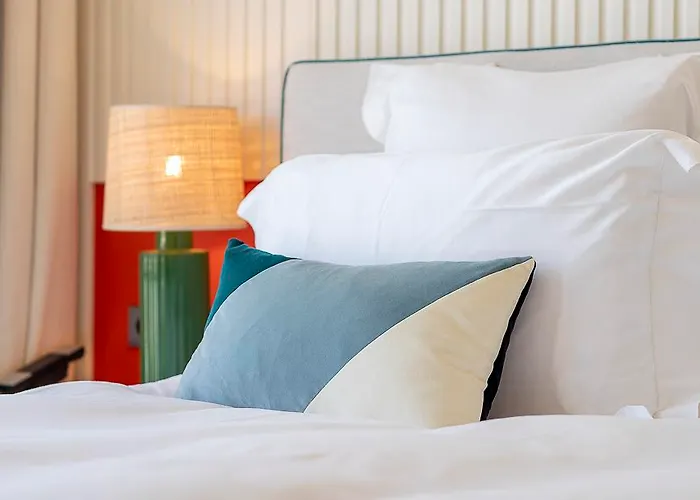 Le Café De Paris Hotel 4*