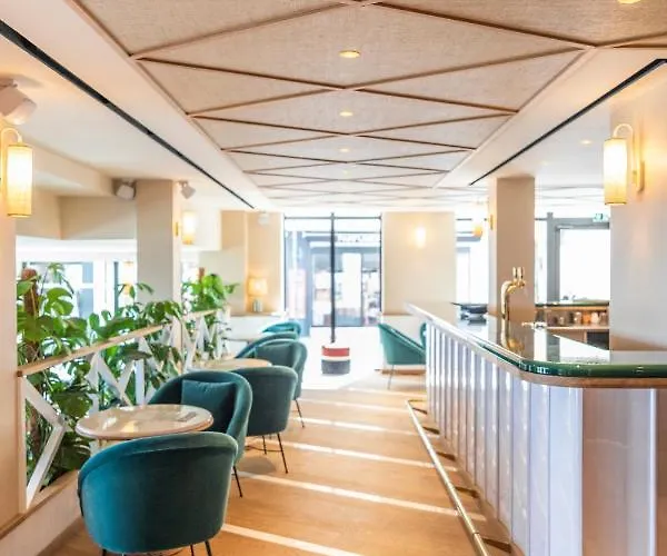 酒店 巴黎酒店兼咖啡馆 4*