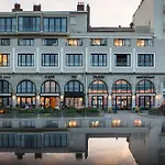 Le Cafe De Paris