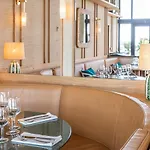 Le Cafe De Paris מלון 4*