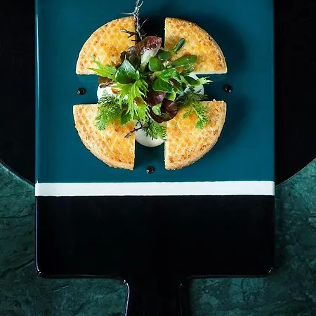 Le Cafe De Paris Отель