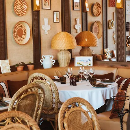 Le Cafe De Paris מלון 4*