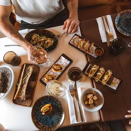 Le Cafe De Paris 비아히쯔