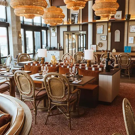 Le Cafe De Paris 4*