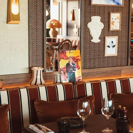 Le Cafe De Paris 4*