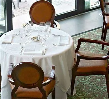 Le Cafe De Paris