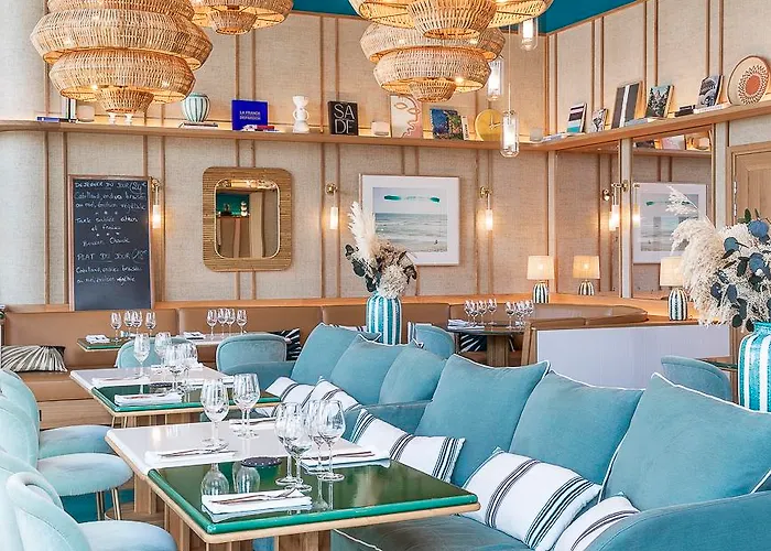 Le Cafe De Paris Hotel 4*