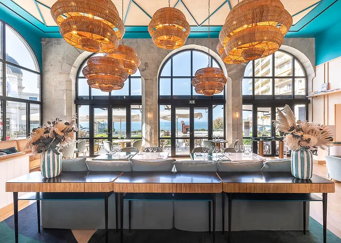 Le Cafe De Paris Hotel 4*