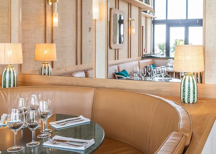 Le Cafe De Paris Hotel 4*